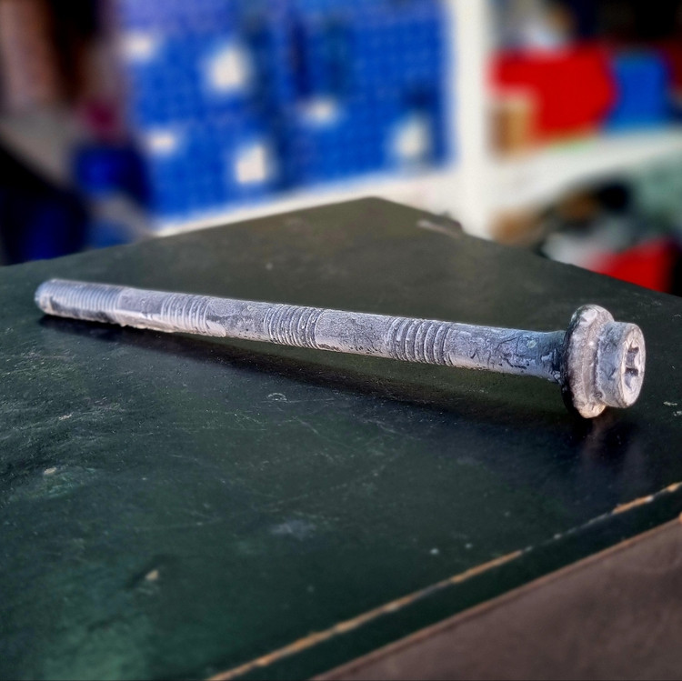 پیچ سر سیلندر پژو ۴۰۵ شرکتی ایساکو